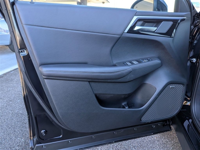 2025 Mitsubishi Outlander SE:MI30030