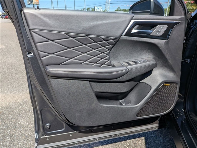 2026 Mitsubishi Outlander Black Edition:MI30460