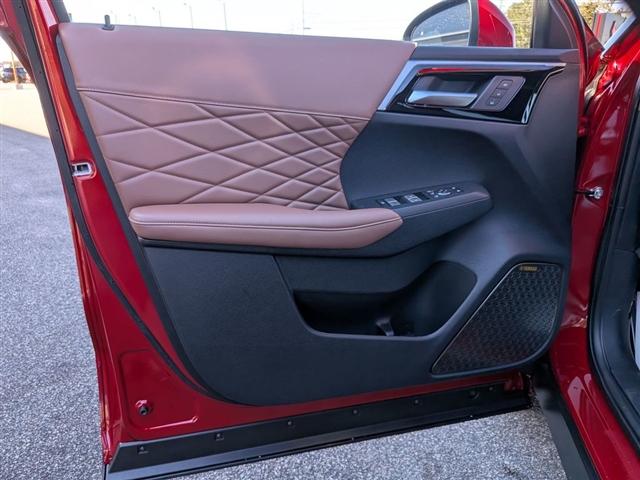 2026 Mitsubishi Outlander Black Edition:MI30060