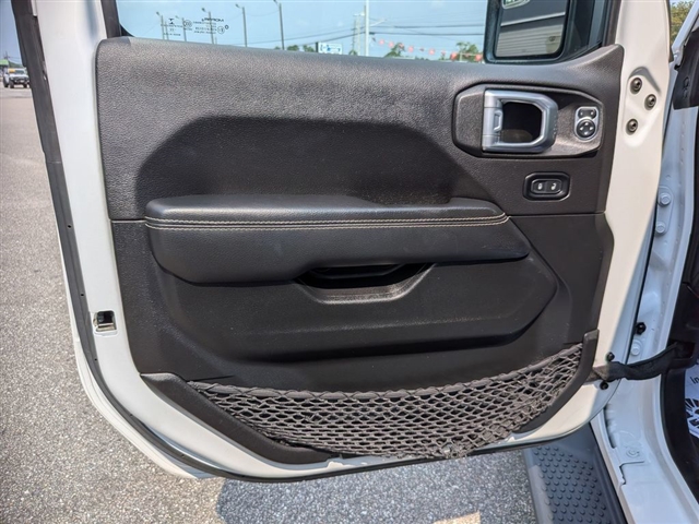 2022 Jeep Wrangler Unlimited Unlimited Sahara:02490UU