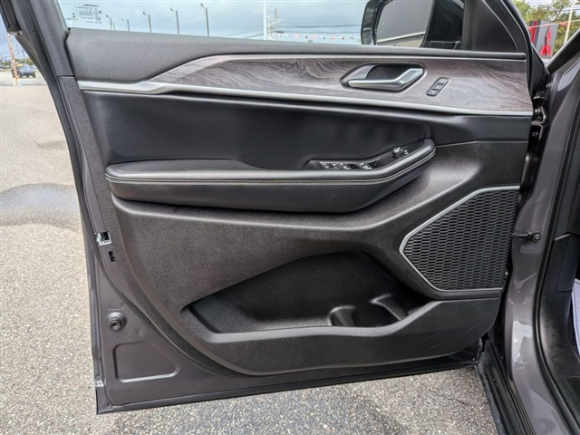 2022 Jeep Grand Cherokee Limited:02460UU
