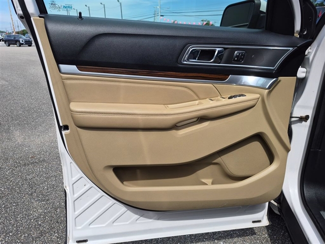 2017 Ford Explorer Limited:02560UU