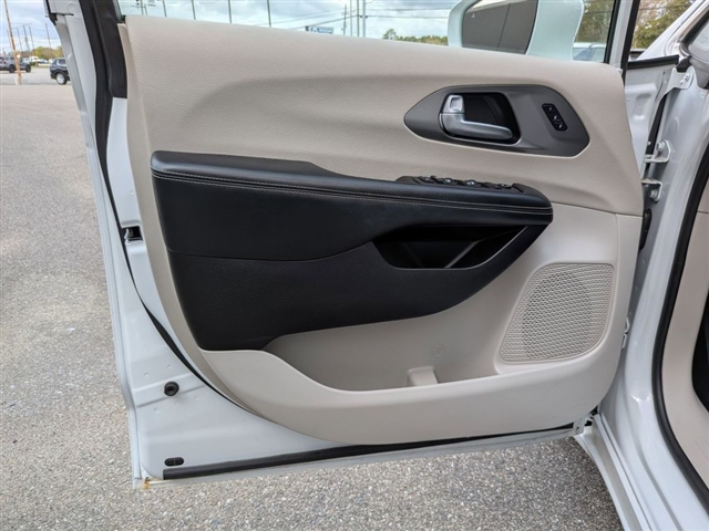 2022 Chrysler Pacifica Touring L:02150UU