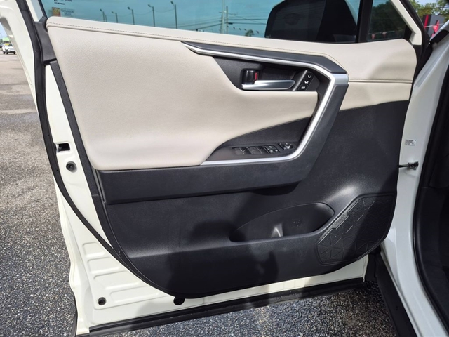 2020 Toyota RAV4 Limited:02570UU