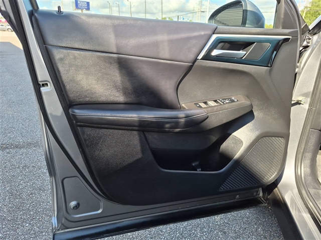 2023 Mitsubishi Outlander SE:30052N