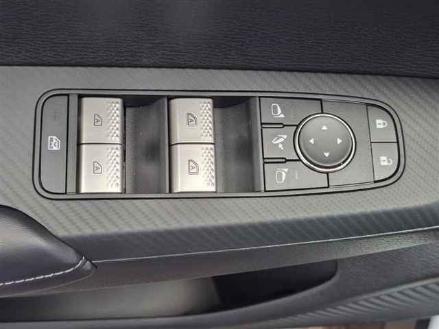 2026 Mitsubishi Outlander SE:MI30500