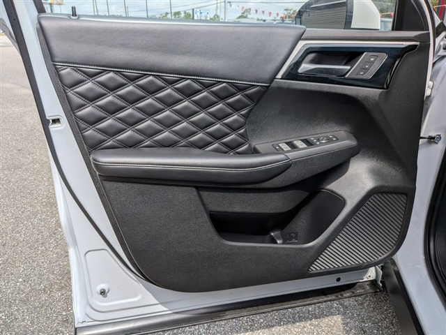 2022 Mitsubishi Outlander SEL Launch Edition:30253N