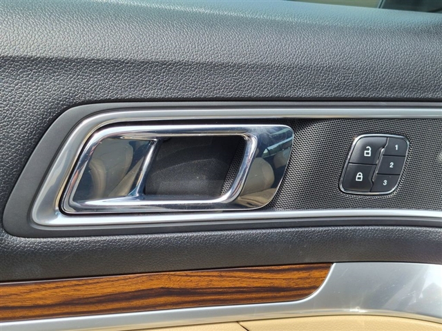2017 Ford Explorer Limited:02560UU
