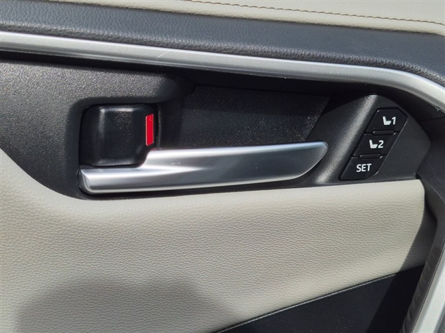 2020 Toyota RAV4 Limited:02570UU