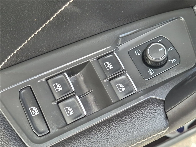 2022 Volkswagen Tiguan SEL R-LINE - Photo 13
