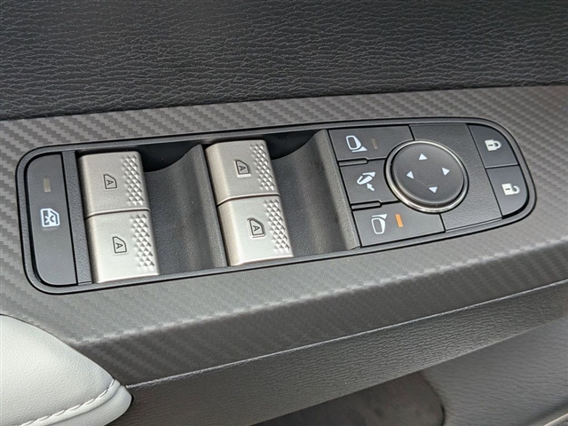 2025 Mitsubishi Outlander SE:MM39820