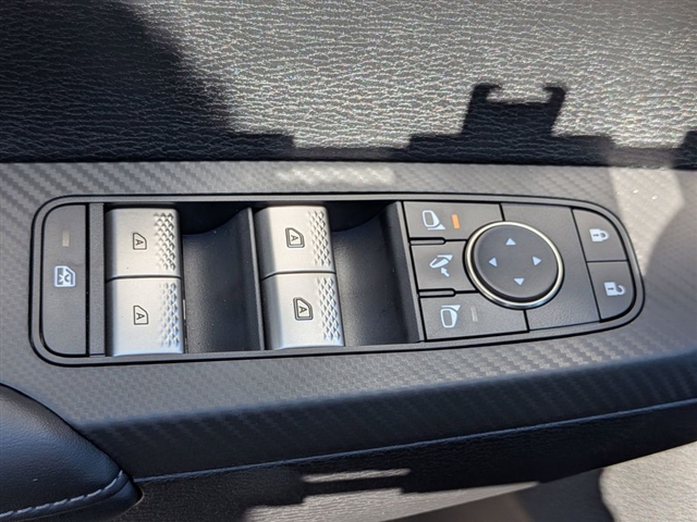 2026 Mitsubishi Outlander Black Edition:MI30460