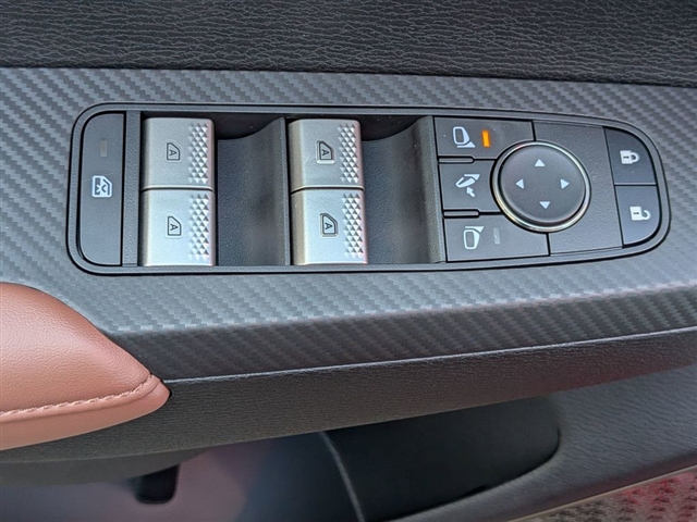 2026 Mitsubishi Outlander Black Edition:MI30060