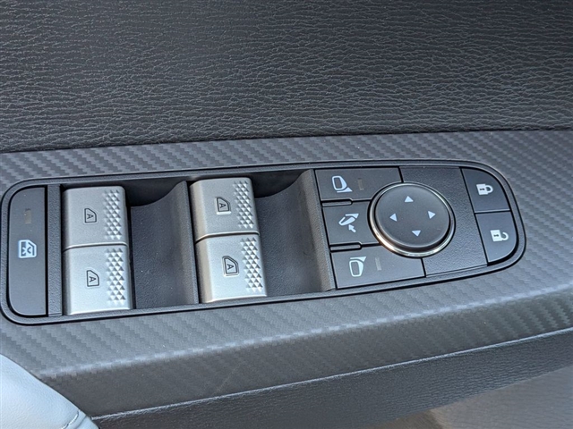 2025 Mitsubishi Outlander SE:MI30010