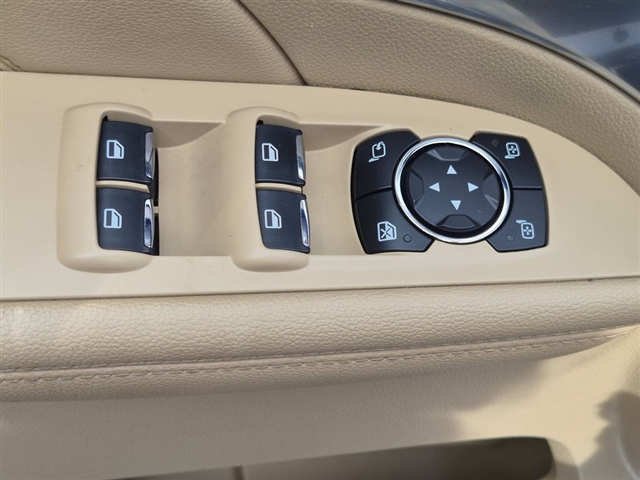 2017 Ford Explorer Limited:02560UU