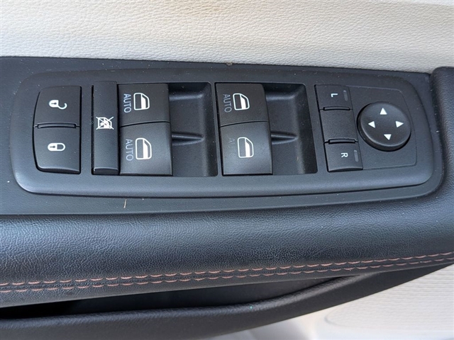 2017 Chrysler Pacifica Touring-L Plus:01870UU