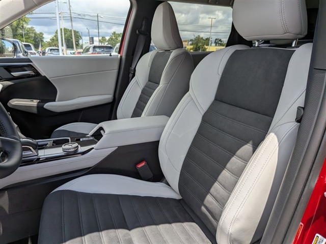 2025 Mitsubishi Outlander SE:MM39700