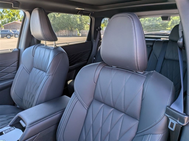 2026 Mitsubishi Outlander Black Edition:MI30460