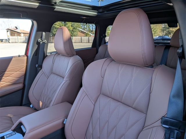 2026 Mitsubishi Outlander Black Edition:MI30060