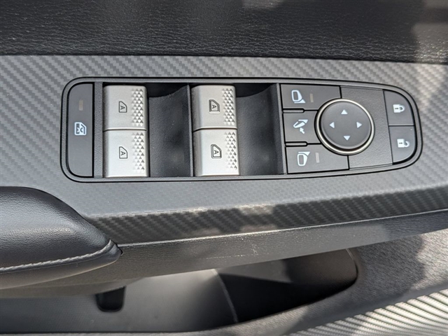 2022 Mitsubishi Outlander SEL Launch Edition:30253N