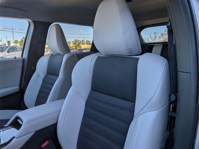 2025 Mitsubishi Outlander SE:MI30010