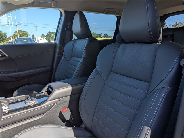 2025 Mitsubishi Outlander SE:MM139910