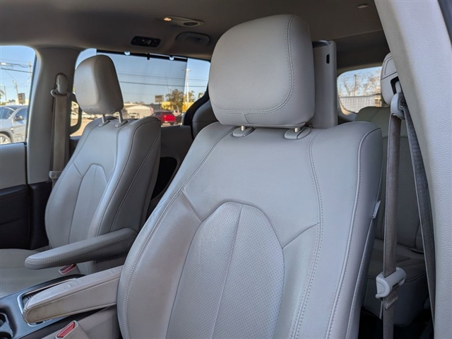 2017 Chrysler Pacifica Touring-L Plus:01870UU