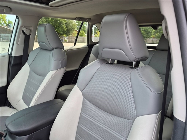 2020 Toyota RAV4 Limited:02570UU