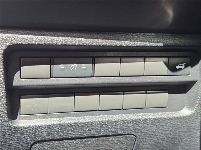 2023 Mitsubishi Outlander SE:30052N