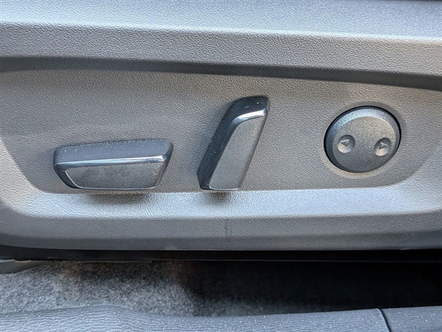 2025 Mitsubishi Outlander SE:MI30030