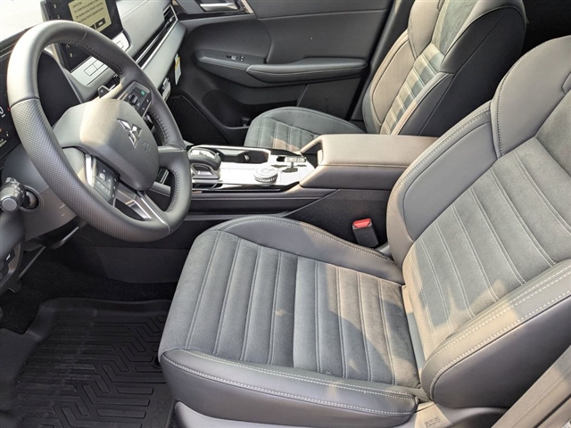 2025 Mitsubishi Outlander SE:MM39470