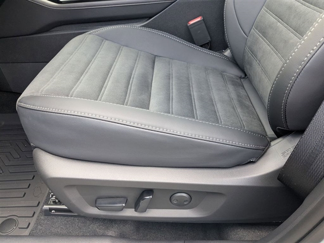 2025 Mitsubishi Outlander SE:MM39600