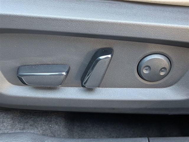 2025 Mitsubishi Outlander SE:MI30010