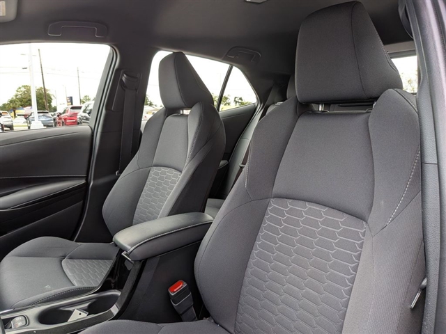 2022 Toyota Corolla Hatchback SE:01820UU