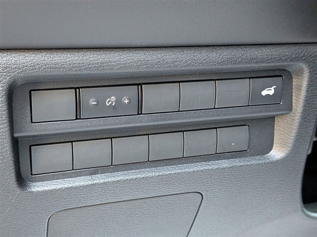 2025 Mitsubishi Outlander SE:MI30020