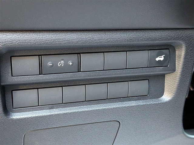 2025 Mitsubishi Outlander SE:MI30030