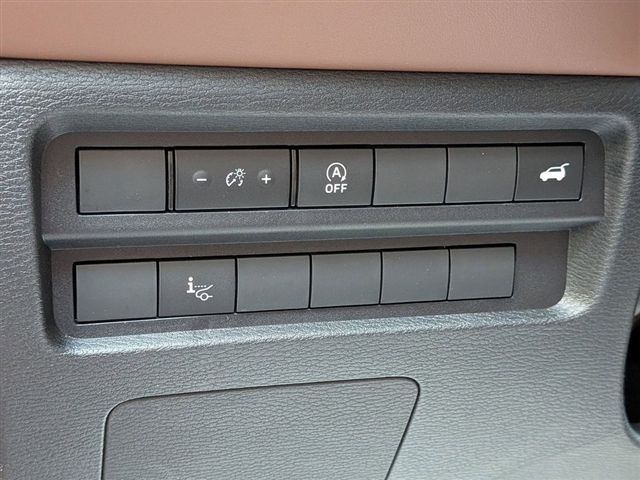 2026 Mitsubishi Outlander Black Edition:MI30060