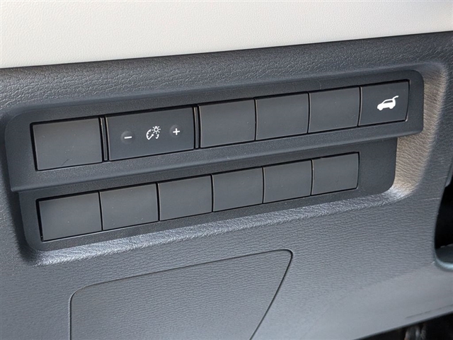 2025 Mitsubishi Outlander SE:MI30010