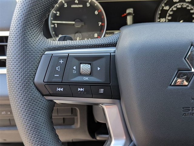 2026 Mitsubishi Outlander SE:MI30420