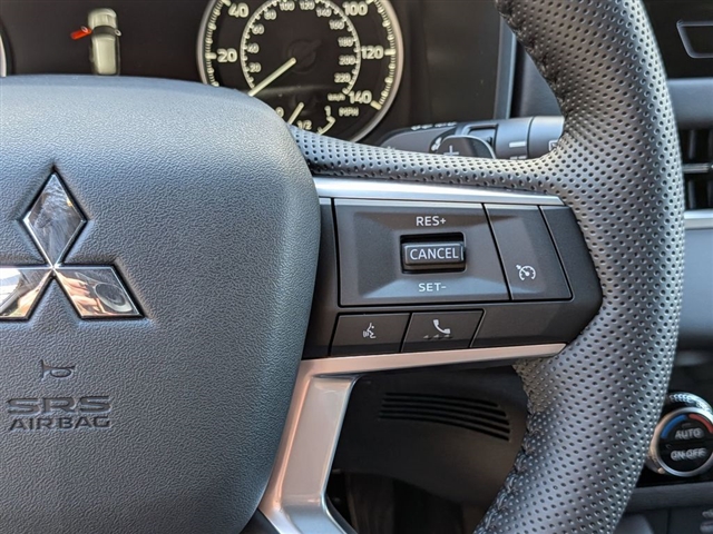 2026 Mitsubishi Outlander SE:MI30420