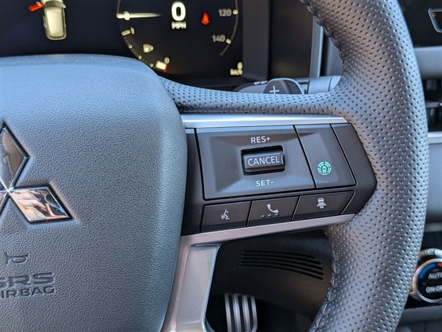2026 Mitsubishi Outlander Black Edition:MI30460