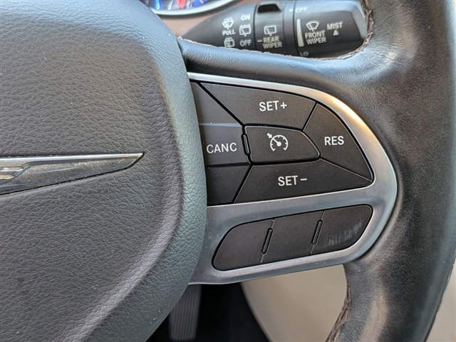 2017 Chrysler Pacifica Touring-L Plus:01870UU