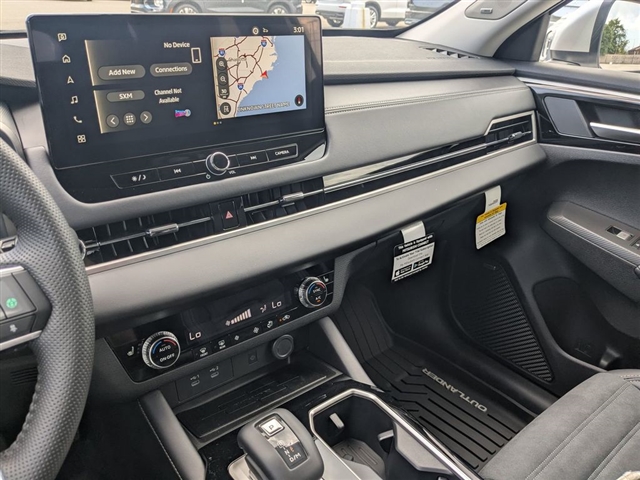 2025 Mitsubishi Outlander SE:MM39600