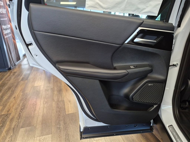 2026 Mitsubishi Outlander SE:MI30500