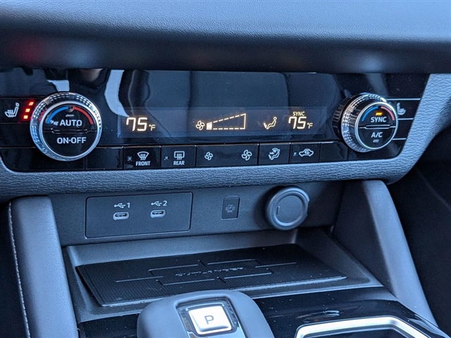 2025 Mitsubishi Outlander SE:MI30020