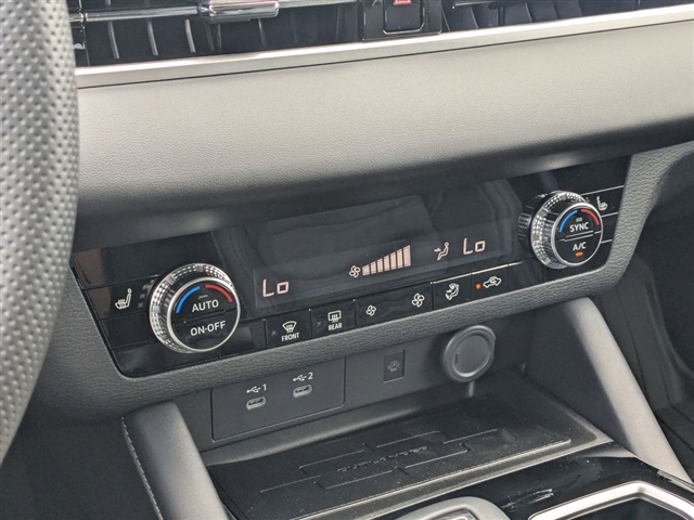 2025 Mitsubishi Outlander SE:MM39600