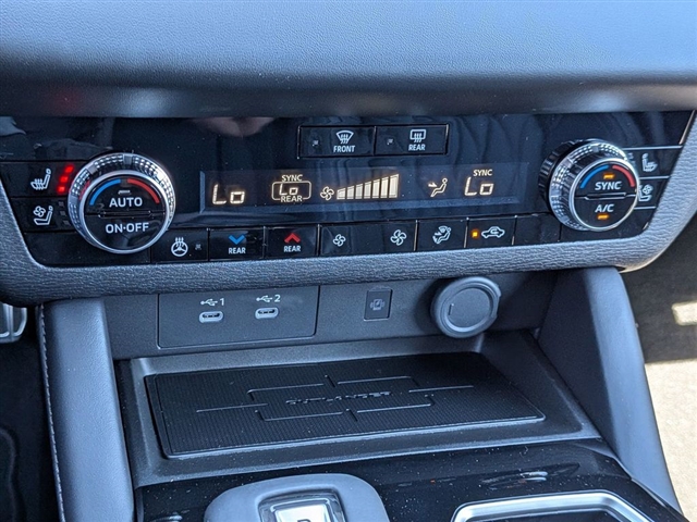 2026 Mitsubishi Outlander Black Edition:MI30460