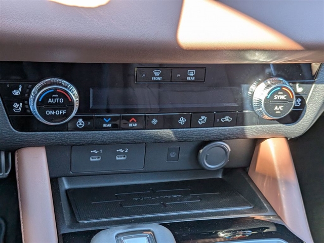 2026 Mitsubishi Outlander Black Edition:MI30060