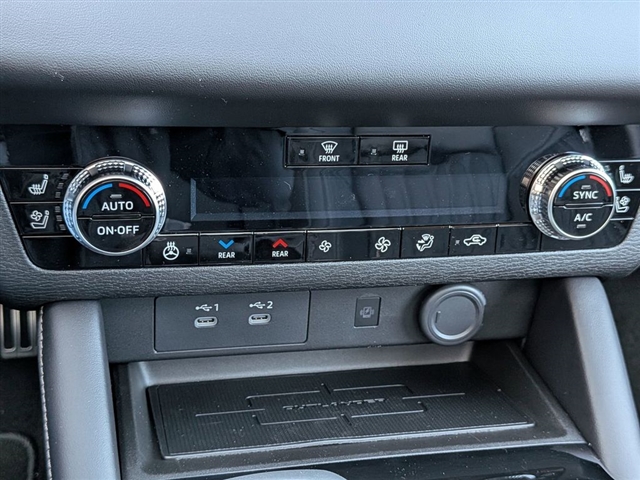 2026 Mitsubishi Outlander Black Edition:MI30100