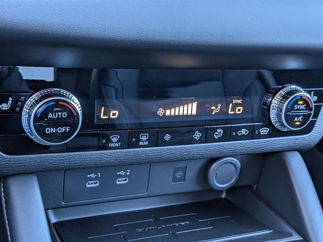 2025 Mitsubishi Outlander SE:MI30000